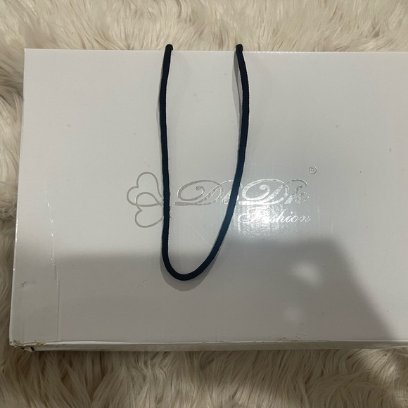 Knee-high boots - Picture 4 of 4